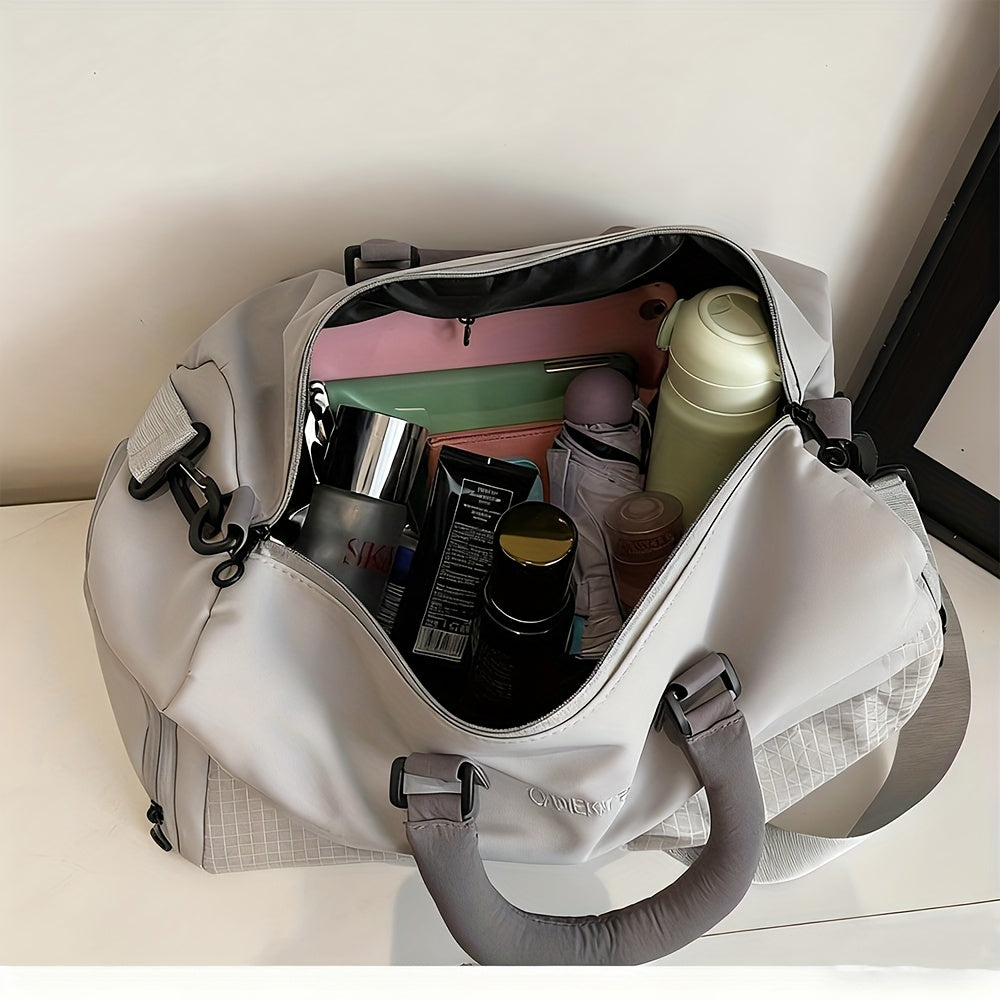 A Large-Capacity Travel Suitcase, a Spacious Commuter Travel Bag, a Roomy Tote, with Adjustable Shoulder Straps And Zippered Pockets